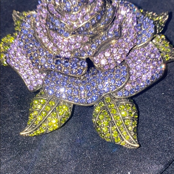 Heidi Daus Elegant Large Purple and Green Rhinestones Rose Broach - Picture 5 of 7